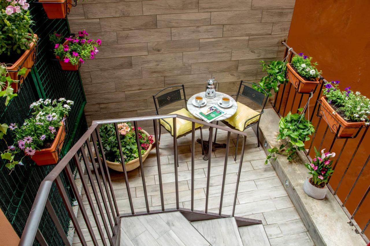 Gcf Luxury Suites, Affittacamere 2*